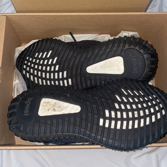 Yeezy Boost 350 V2 all black - Picture 4 of 10